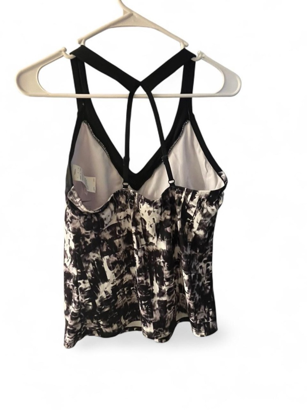 Nike Black and White Athletic Tank Top With Shelf Braa - Picture 3 of 6
